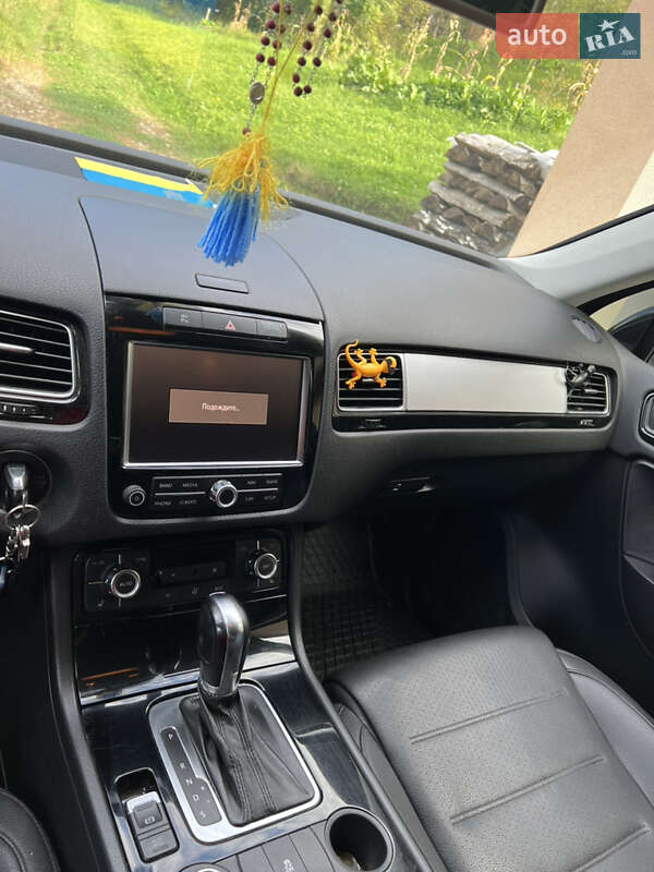 Позашляховик / Кросовер Volkswagen Touareg 2012 в Ужгороді