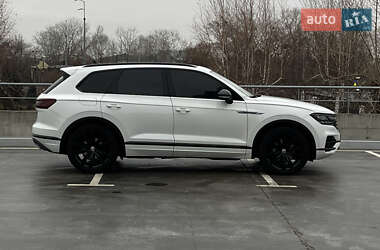 Внедорожник / Кроссовер Volkswagen Touareg 2019 в 
