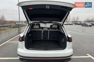 Внедорожник / Кроссовер Volkswagen Touareg 2019 в 