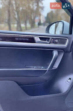 Внедорожник / Кроссовер Volkswagen Touareg 2010 в Луцке
