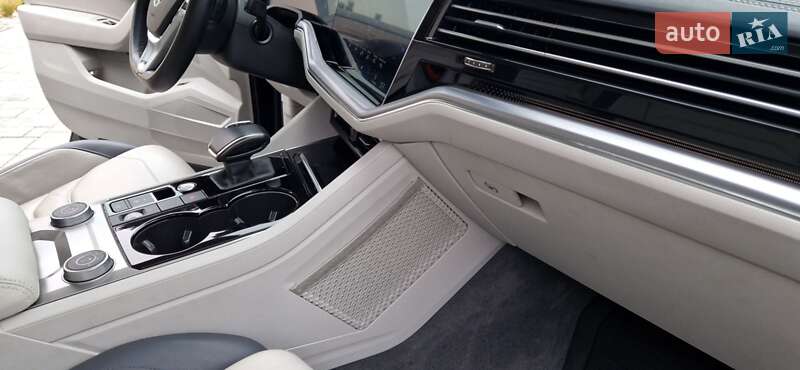 Внедорожник / Кроссовер Volkswagen Touareg 2018 в Луцке