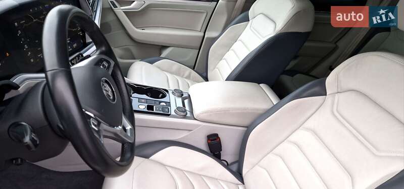 Внедорожник / Кроссовер Volkswagen Touareg 2018 в Луцке