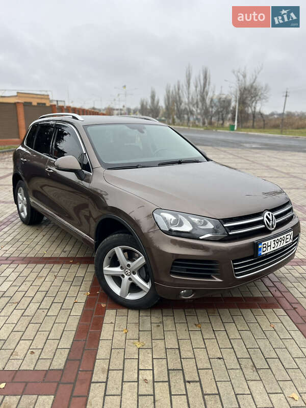 Внедорожник / Кроссовер Volkswagen Touareg 2012 в Измаиле
