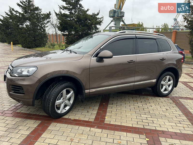 Внедорожник / Кроссовер Volkswagen Touareg 2012 в Измаиле