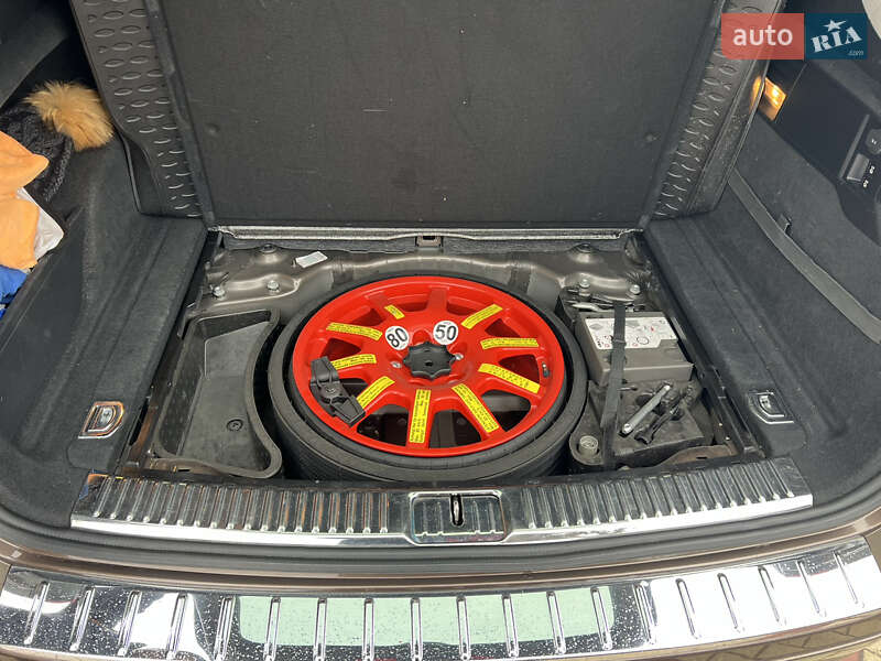 Внедорожник / Кроссовер Volkswagen Touareg 2012 в Измаиле
