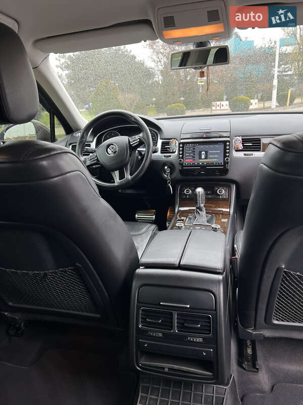 Внедорожник / Кроссовер Volkswagen Touareg 2012 в Измаиле