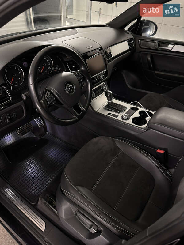 Внедорожник / Кроссовер Volkswagen Touareg 2011 в Хмельницком