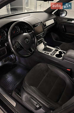 Внедорожник / Кроссовер Volkswagen Touareg 2011 в Хмельницком