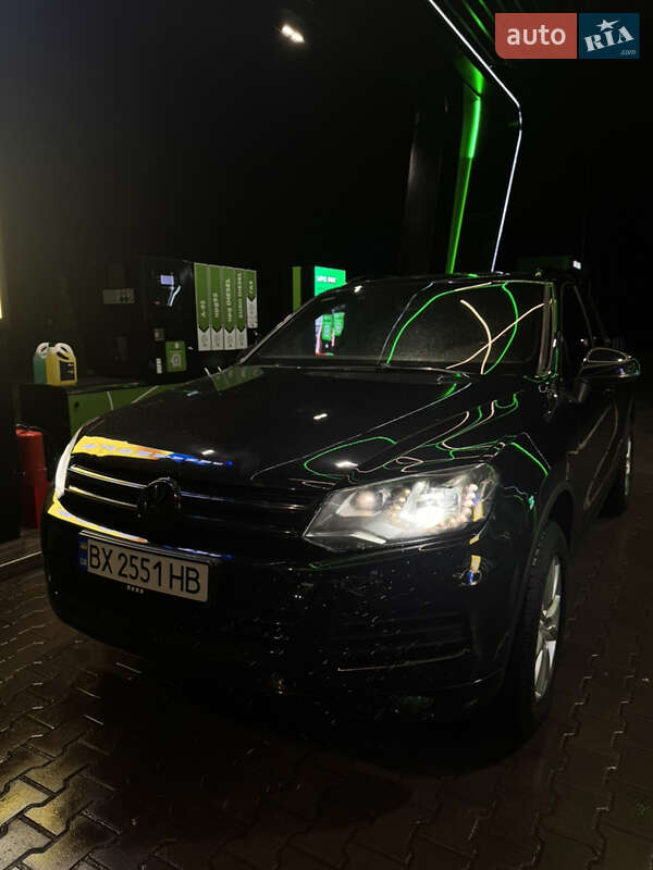 Внедорожник / Кроссовер Volkswagen Touareg 2011 в Хмельницком