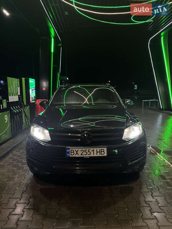 Внедорожник / Кроссовер Volkswagen Touareg 2011 в Хмельницком