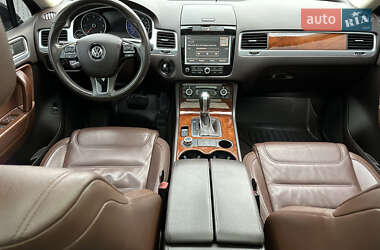 Внедорожник / Кроссовер Volkswagen Touareg 2012 в Днепре