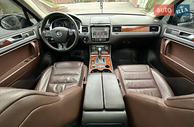 Внедорожник / Кроссовер Volkswagen Touareg 2012 в Днепре