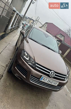 Позашляховик / Кросовер Volkswagen Touareg 2012 в Тячеві