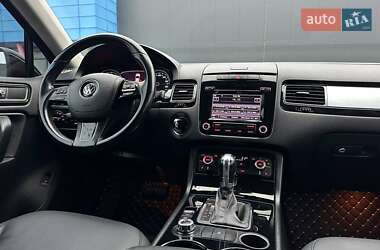 Внедорожник / Кроссовер Volkswagen Touareg 2012 в Киеве