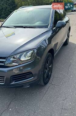 Внедорожник / Кроссовер Volkswagen Touareg 2011 в Калуше