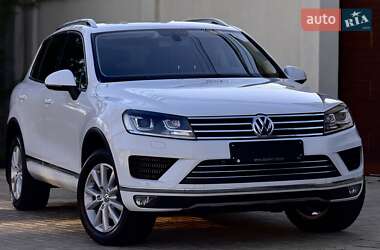 Внедорожник / Кроссовер Volkswagen Touareg 2015 в Одессе