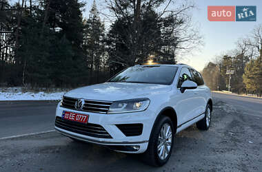 Внедорожник / Кроссовер Volkswagen Touareg 2015 в Луцке