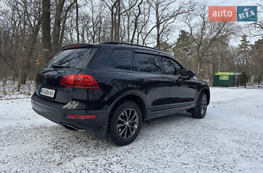 Внедорожник / Кроссовер Volkswagen Touareg 2012 в Днепре