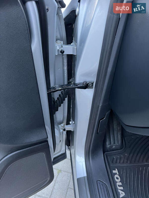 Внедорожник / Кроссовер Volkswagen Touareg 2014 в Запорожье