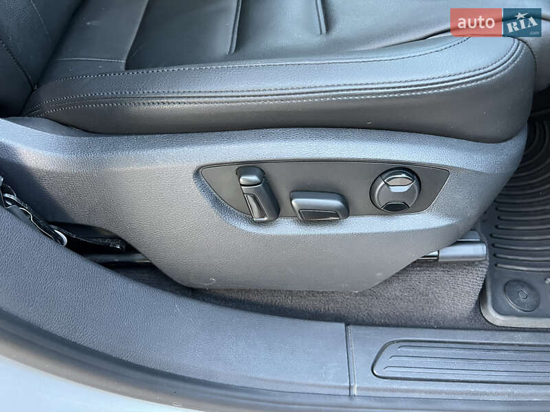 Внедорожник / Кроссовер Volkswagen Touareg 2014 в Запорожье