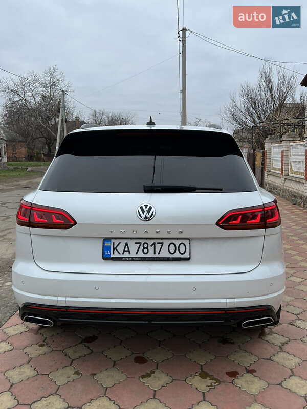 Позашляховик / Кросовер Volkswagen Touareg 2019 в Первомайську