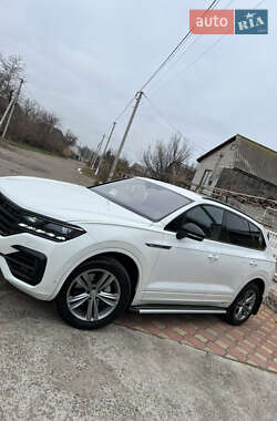Внедорожник / Кроссовер Volkswagen Touareg 2019 в 