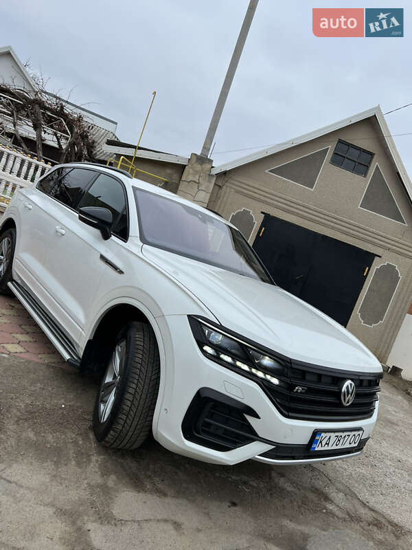 Позашляховик / Кросовер Volkswagen Touareg 2019 в Первомайську
