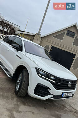 Внедорожник / Кроссовер Volkswagen Touareg 2019 в 