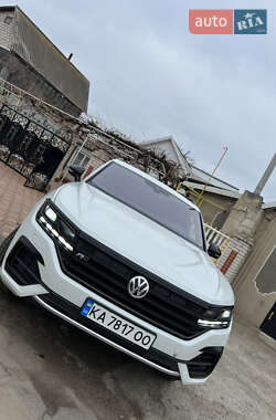 Внедорожник / Кроссовер Volkswagen Touareg 2019 в 