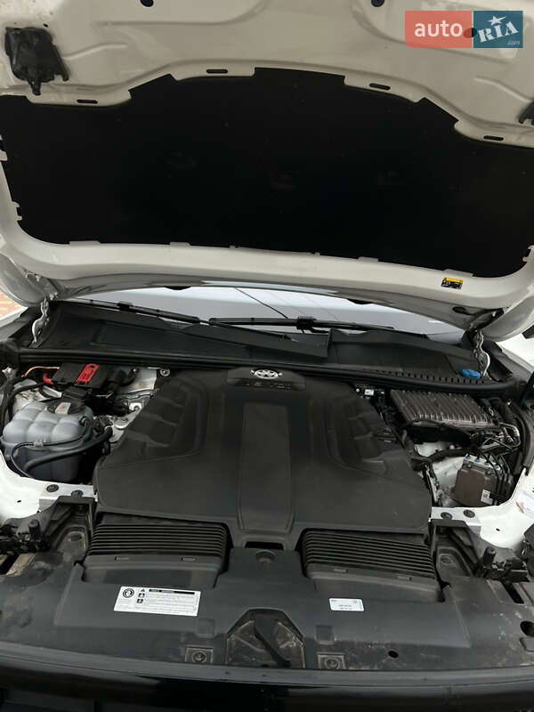 Позашляховик / Кросовер Volkswagen Touareg 2019 в Первомайську
