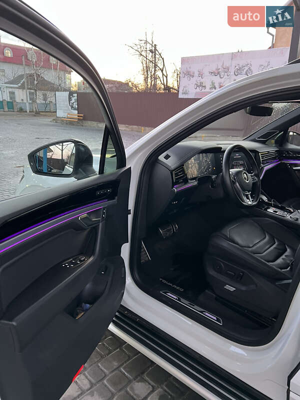Позашляховик / Кросовер Volkswagen Touareg 2019 в Первомайську