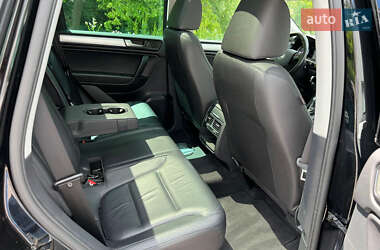 Внедорожник / Кроссовер Volkswagen Touareg 2011 в 