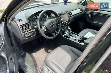 Внедорожник / Кроссовер Volkswagen Touareg 2011 в 
