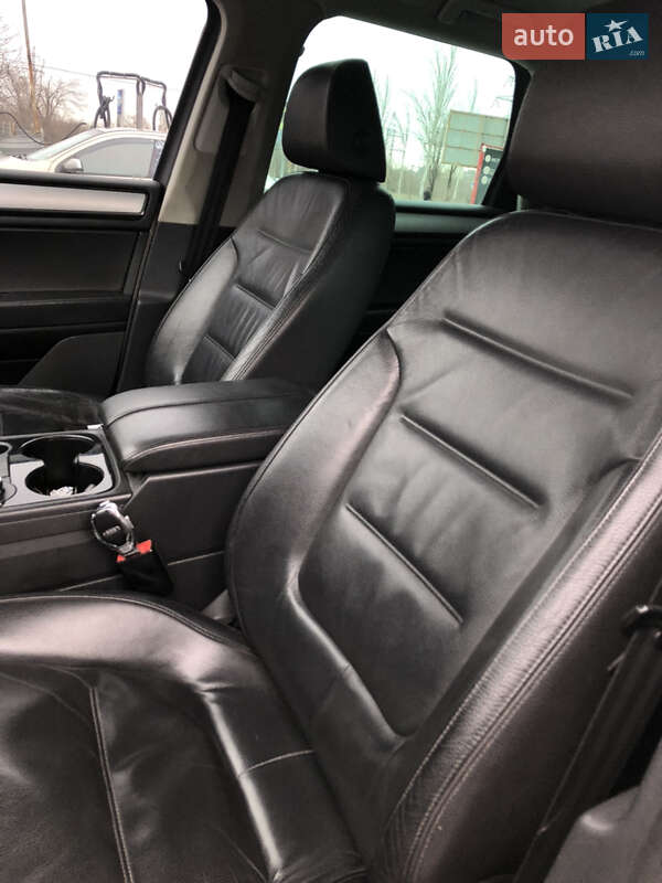 Внедорожник / Кроссовер Volkswagen Touareg 2011 в Кривом Роге