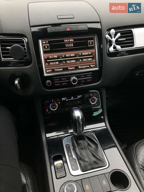 Внедорожник / Кроссовер Volkswagen Touareg 2011 в Кривом Роге