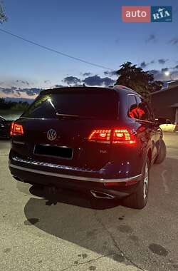 Внедорожник / Кроссовер Volkswagen Touareg 2015 в Запорожье