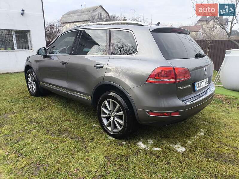 Внедорожник / Кроссовер Volkswagen Touareg 2013 в Киеве