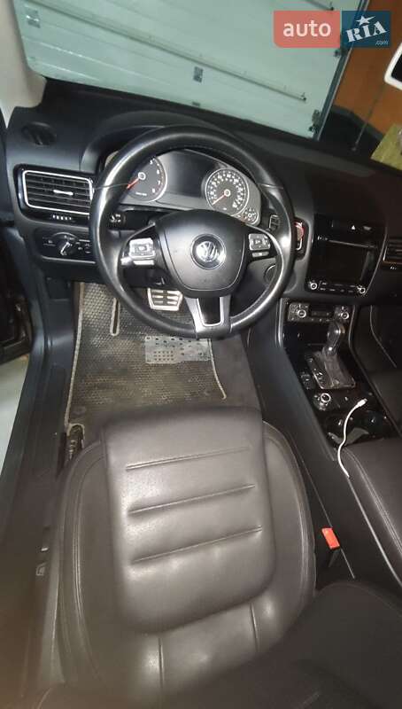 Внедорожник / Кроссовер Volkswagen Touareg 2013 в Киеве