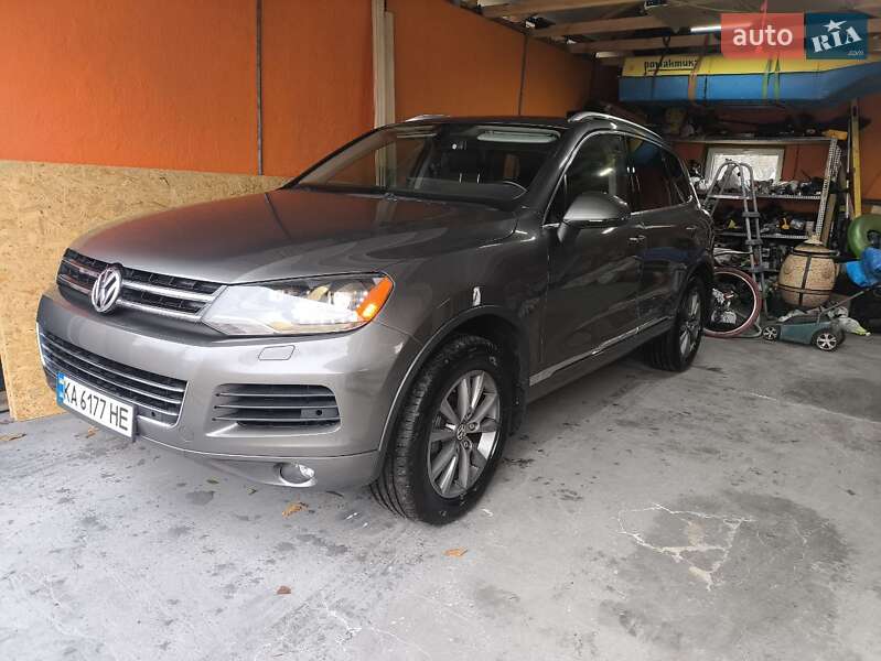 Внедорожник / Кроссовер Volkswagen Touareg 2013 в Киеве