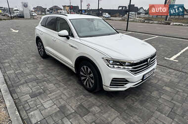 Внедорожник / Кроссовер Volkswagen Touareg 2018 в 