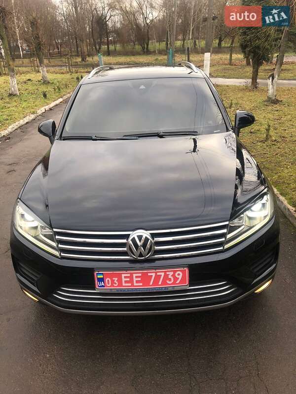 Внедорожник / Кроссовер Volkswagen Touareg 2016 в Ровно