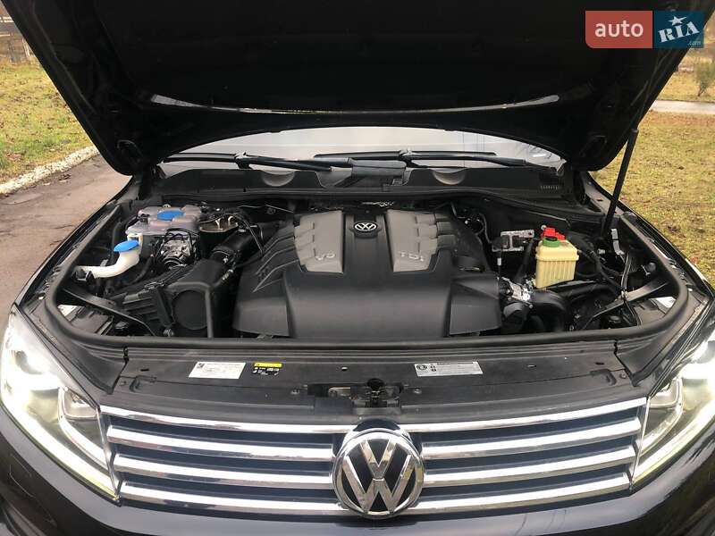 Внедорожник / Кроссовер Volkswagen Touareg 2016 в Ровно