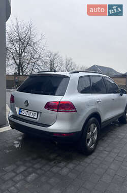 Позашляховик / Кросовер Volkswagen Touareg 2011 в Тячеві