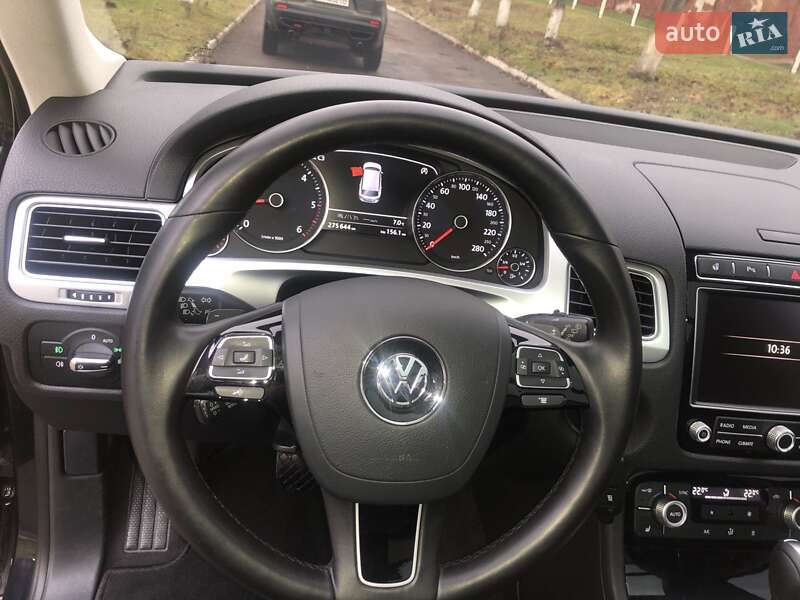 Внедорожник / Кроссовер Volkswagen Touareg 2016 в Ровно