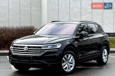 Внедорожник / Кроссовер Volkswagen Touareg 2019 в Киеве