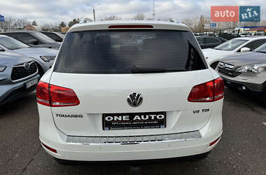 Внедорожник / Кроссовер Volkswagen Touareg 2014 в Киеве