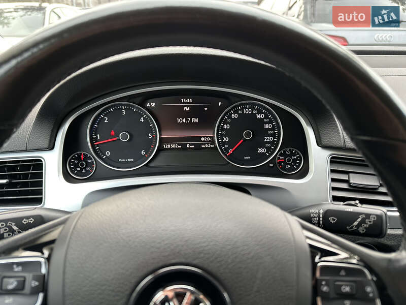 Позашляховик / Кросовер Volkswagen Touareg 2016 в Львові