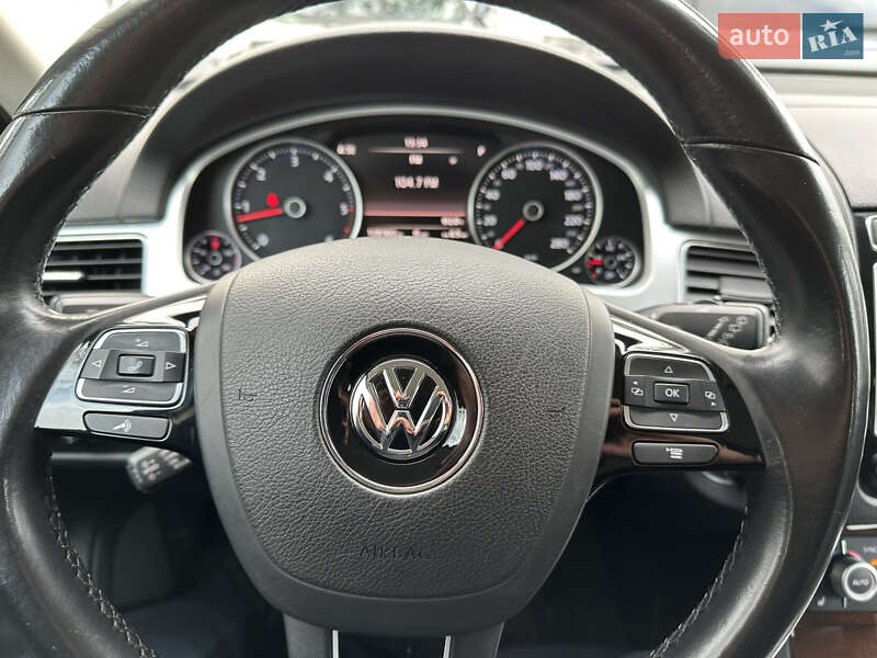 Позашляховик / Кросовер Volkswagen Touareg 2016 в Львові