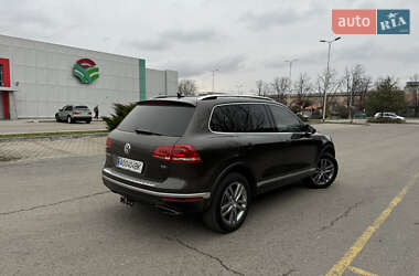 Внедорожник / Кроссовер Volkswagen Touareg 2014 в Ужгороде