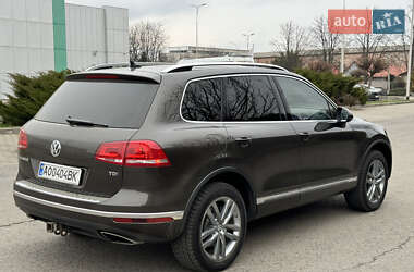 Внедорожник / Кроссовер Volkswagen Touareg 2014 в Ужгороде